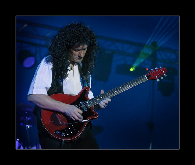 Henry Murphy-Phil2.jpg - Phil - 15th, 16th, 17th fret - the note's here somewhere.